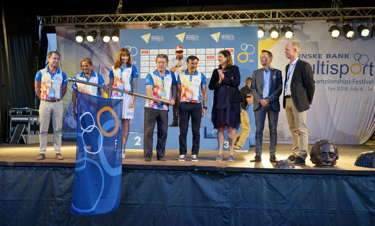 Entrega a Pontevedra de la bandera del ITU Multisport