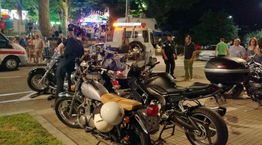 Retirada de motos estacionadas en la calle Alameda durante las fiestas