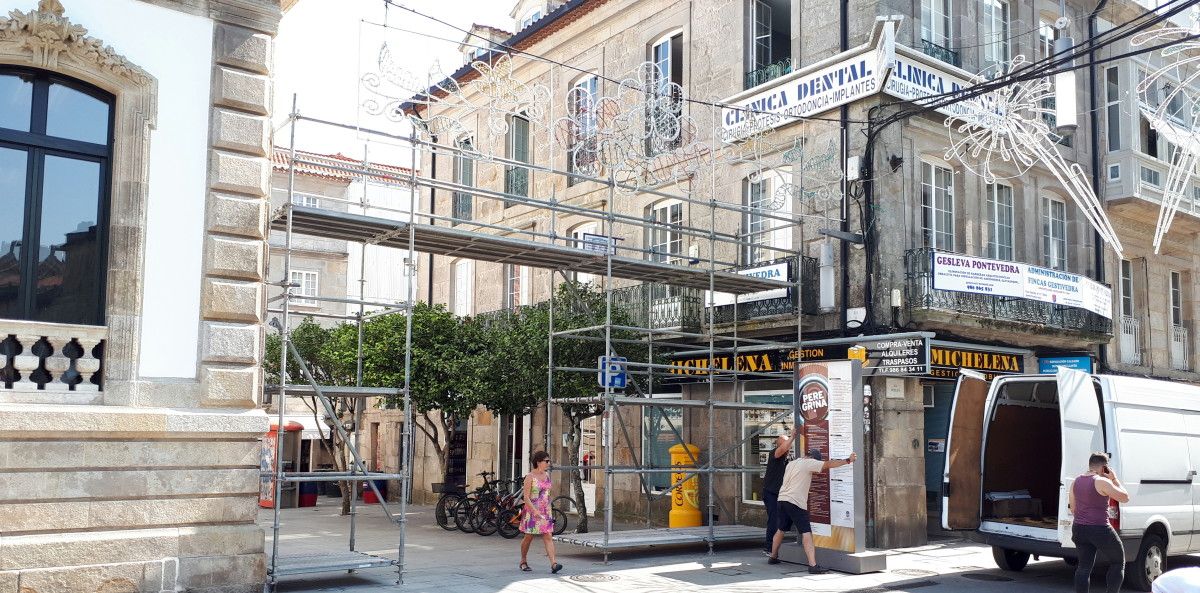 Desmontaje de las instalaciones de las Fiestas de la Peregrina e inicio de preparativos para la Feira Franca