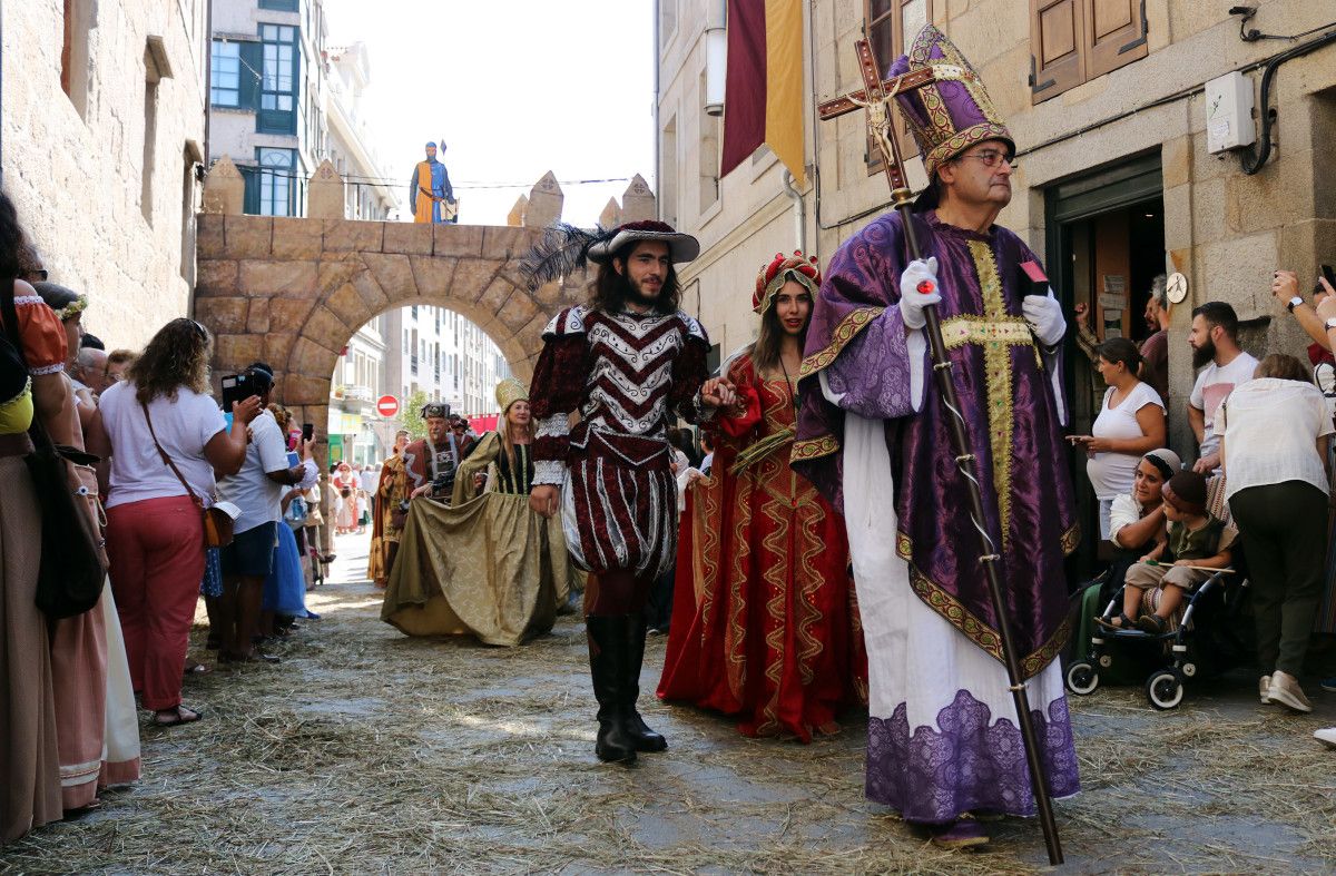 Galería Feira Franca: Transporte del vino, mercado, oficios, esgrima y cetrería 