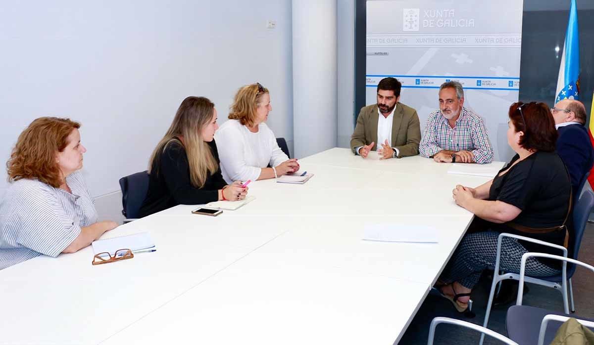 Reunión de Augas de Galicia con los vecinos de Praceres