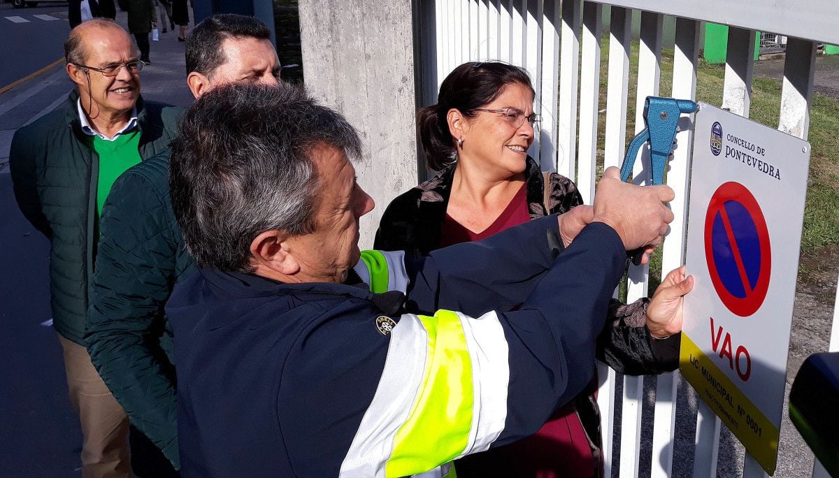 Carme da Silva coloca el primer vado municipal renovado