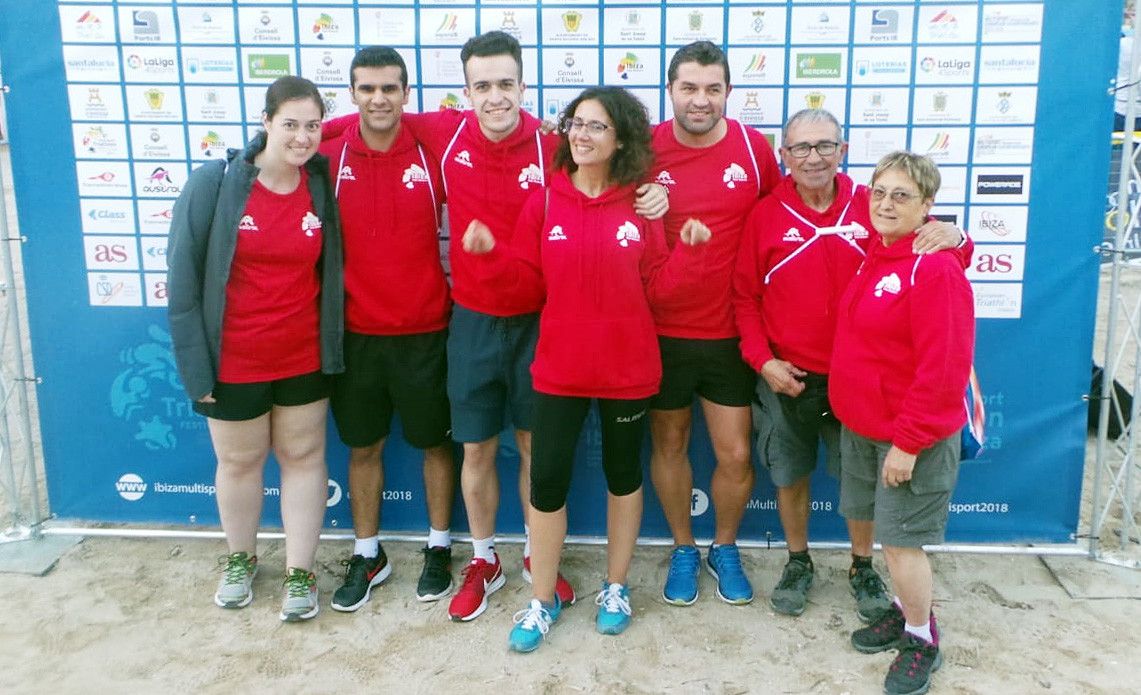 Voluntarios pontevedreses en los campeonatos europeos de triatlón en Ibiza