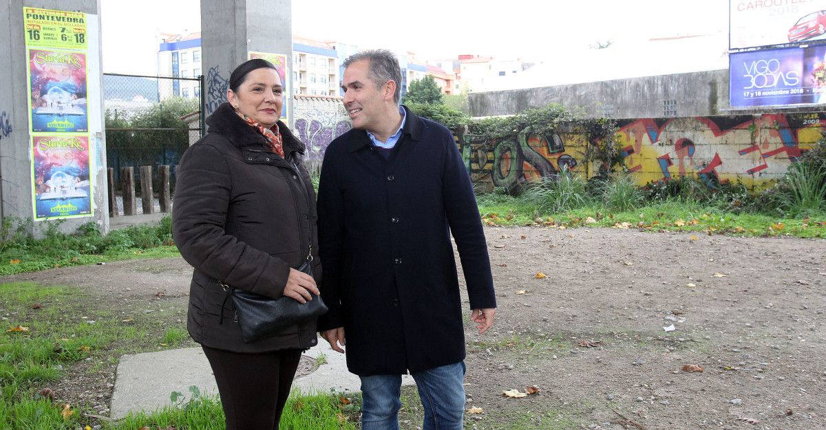 Aurora Cañizares y Rafa Domínguez, del PP, en Mollabao