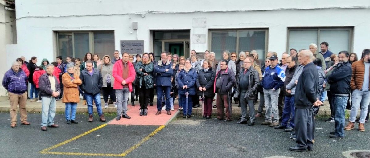 Concentración veciñal que se desenvolveu en 2020 ante o Centro de Saúde de Barro 