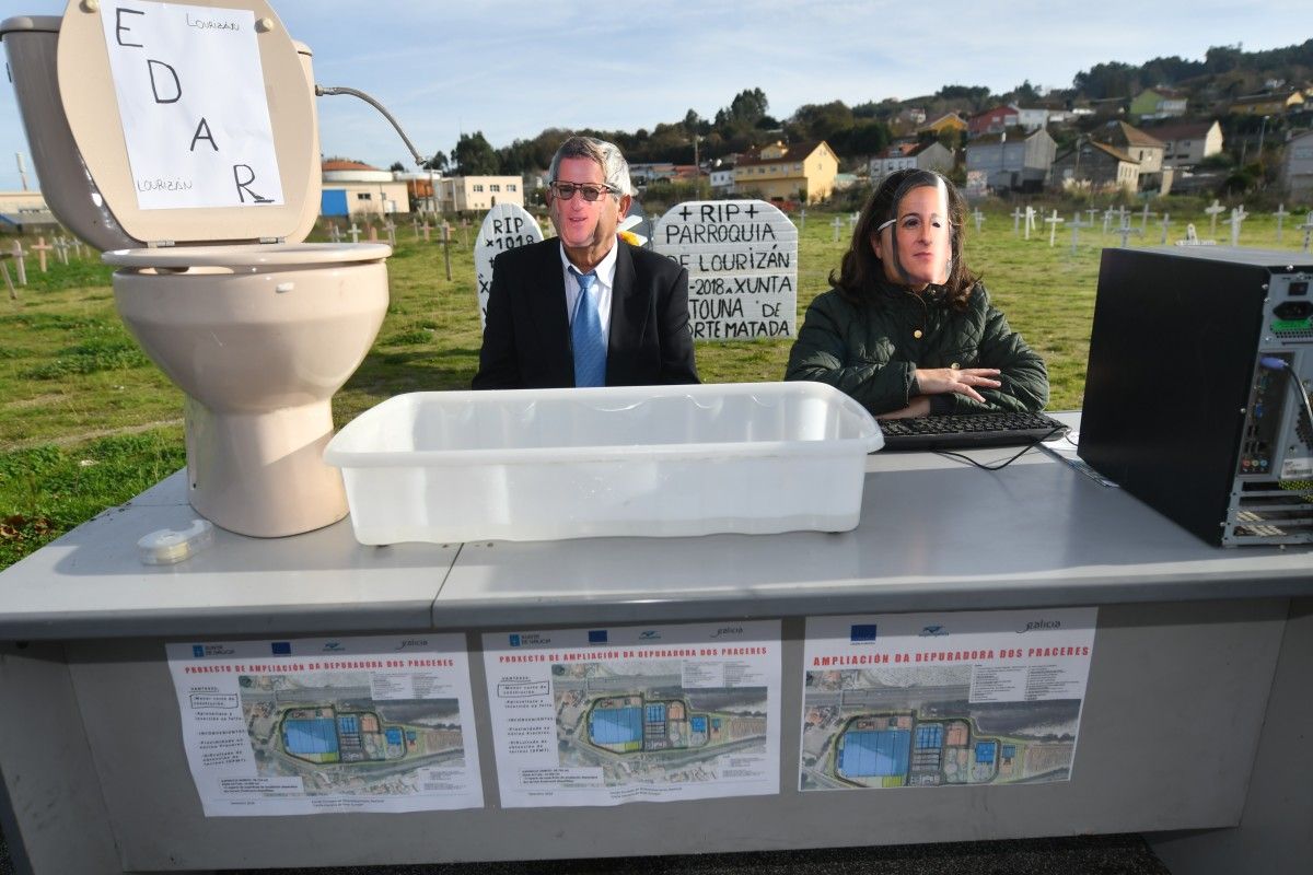 Protesta de la Plataforma Veciñal de Lourizán contra la propuesta de instalar un nuevo emisario en la ría