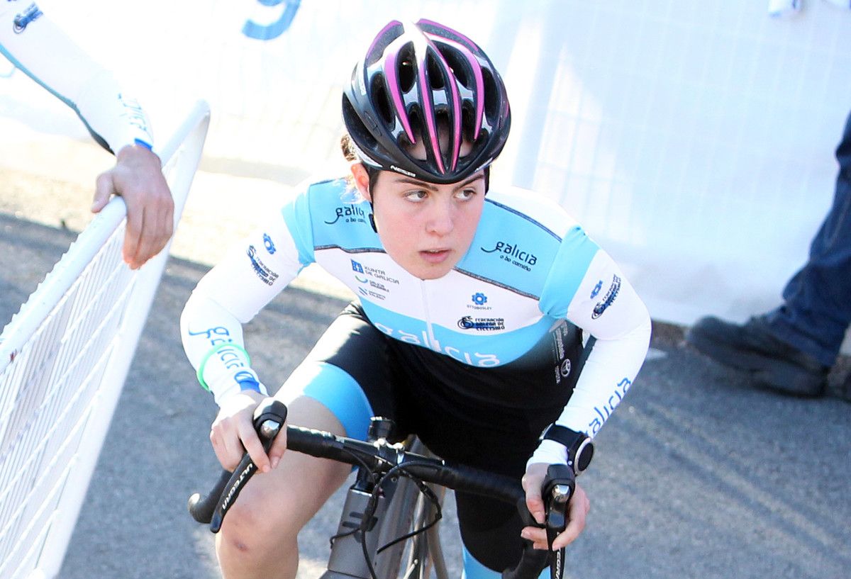 Irene Trabazo, en la primera jornada del Campeonato de España de Ciclocross en la Illa das Esculturas