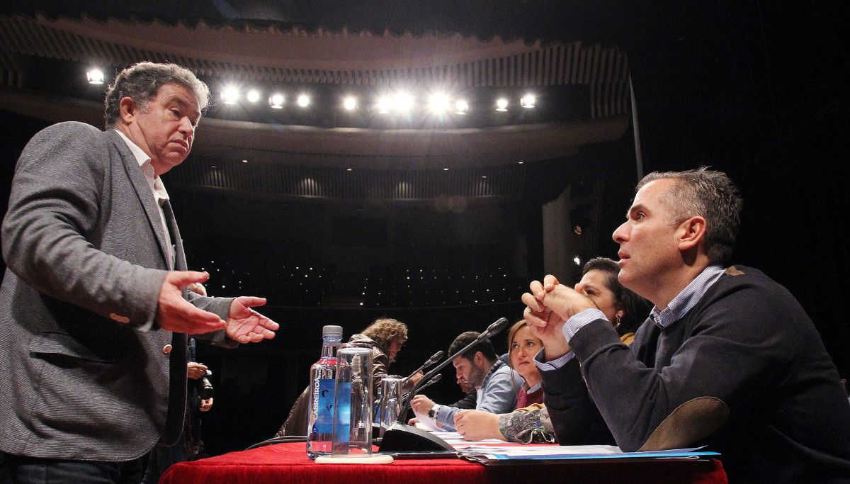 Miguel Anxo Fernández Lores y Rafa Domínguez, en el pleno municipal