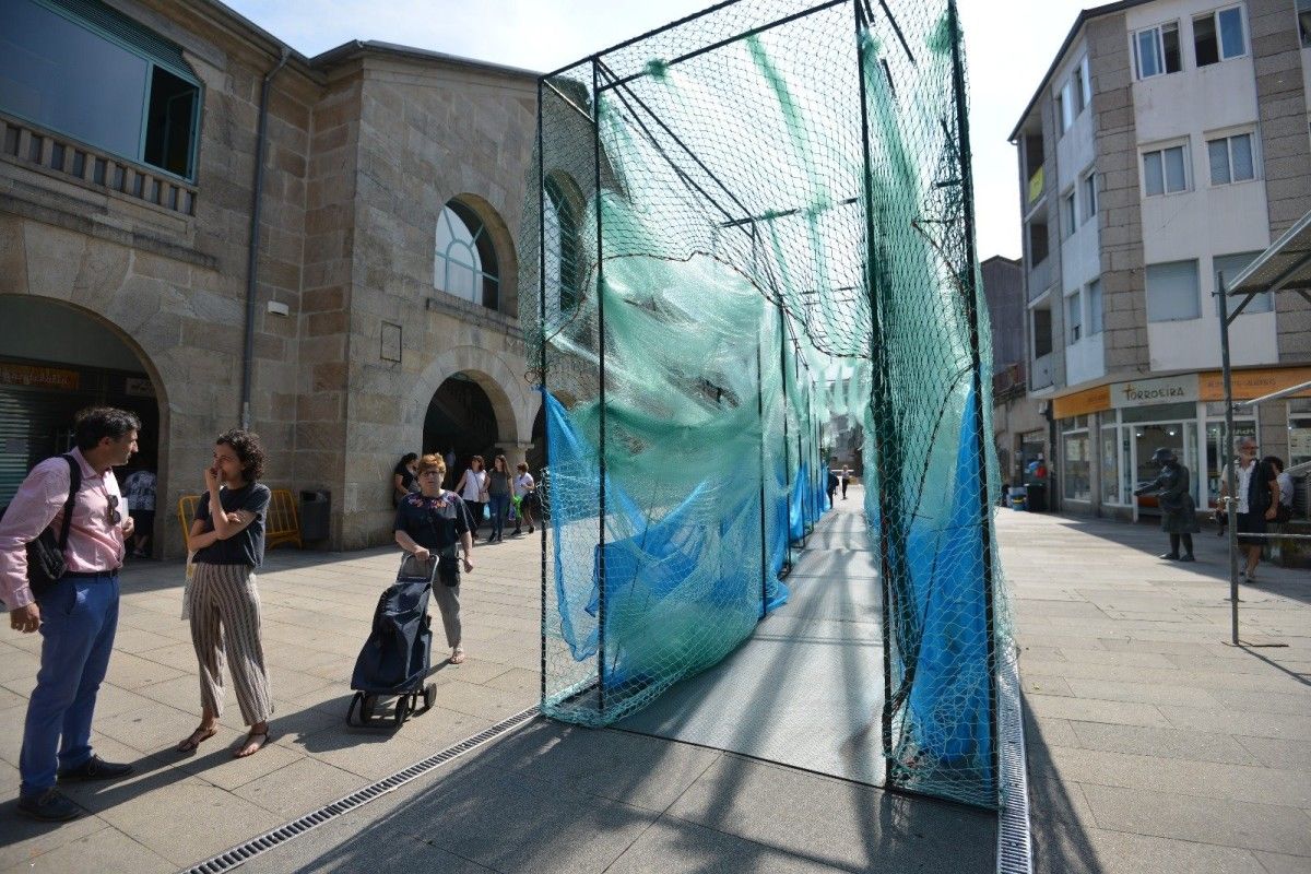 Instalación "A Muralla do Mar" fronte ao Mercado de Abastos