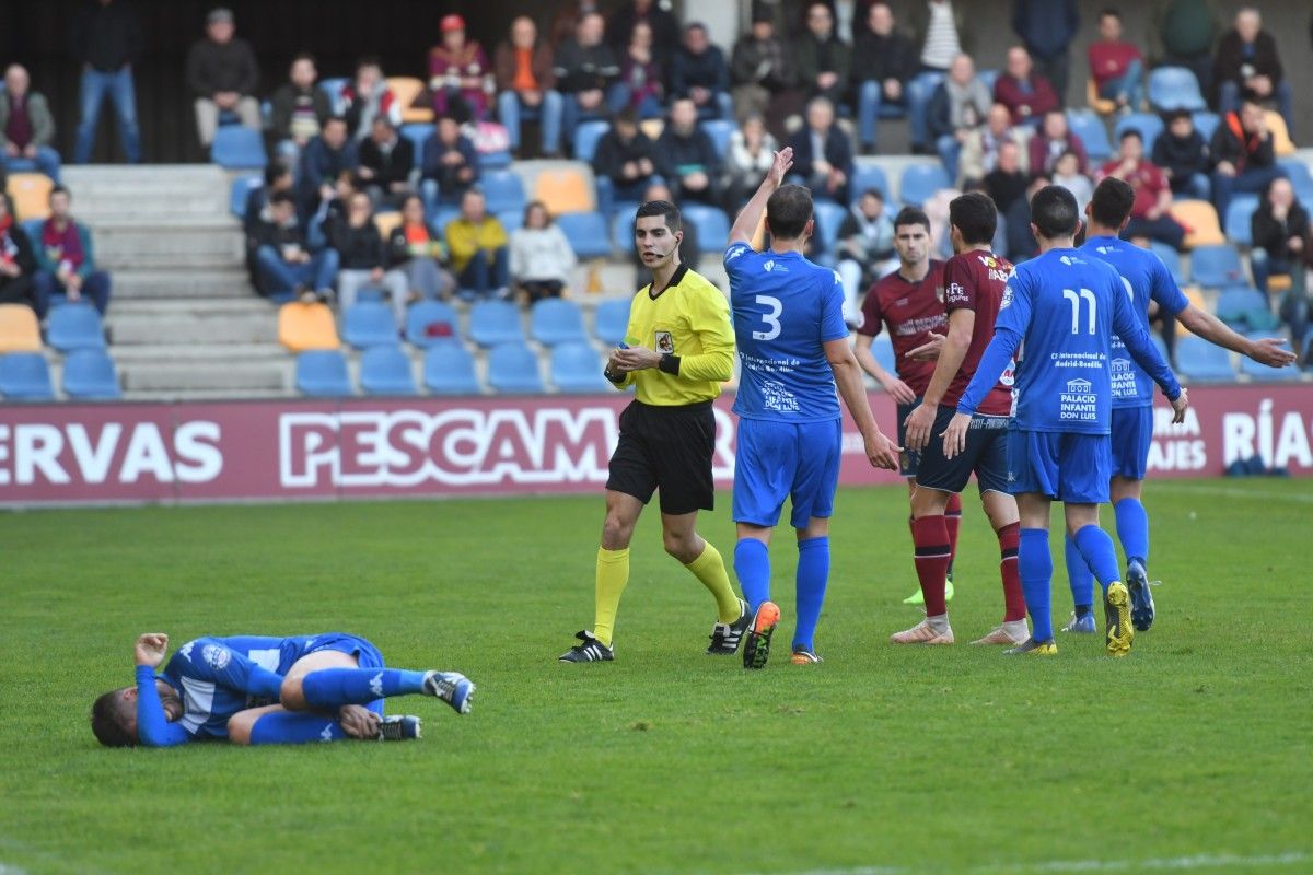 Partido entre Pontevedra e Internacional de Madrid en Pasarón