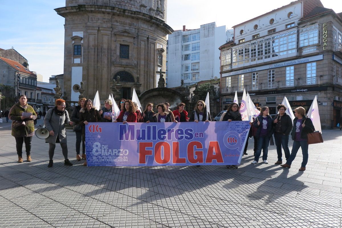 Concentración das representantes da Secretaría das Mulleres da CIG