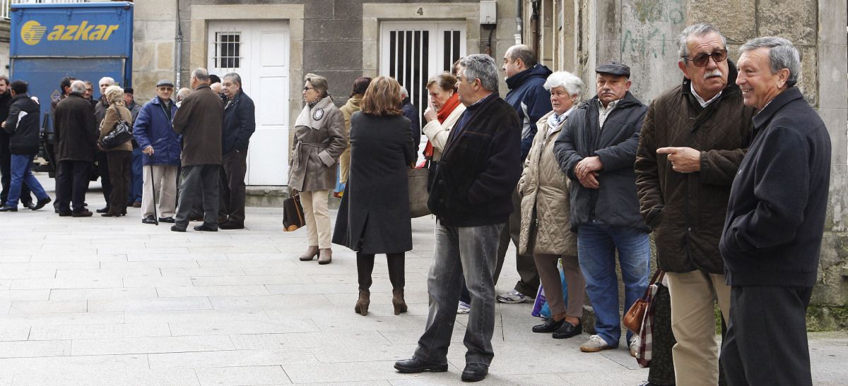 Vecinos a la salida del Pleno