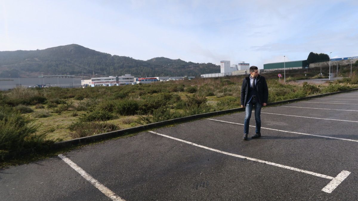 El alcalde Andrés Díaz en la Central de Transportes de Ponte Caldelas