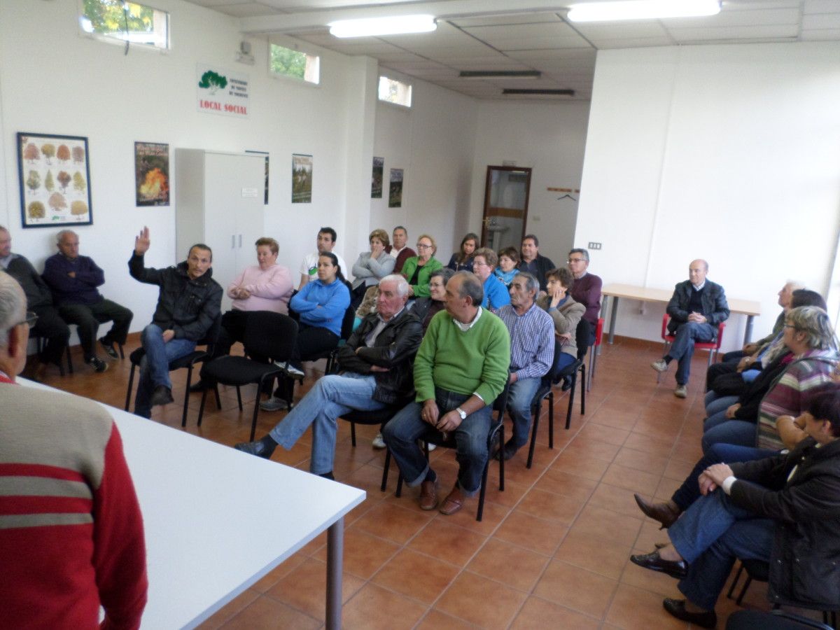 Asamblea de los vecinos sin alcantarillado en O Pazo, Carabelos y Eirós (Mourente)