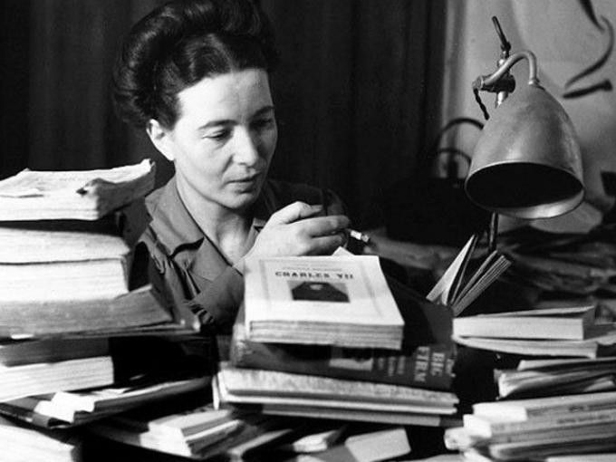 Simone de Beauvoir, escritora, profesora e filosófa francesa