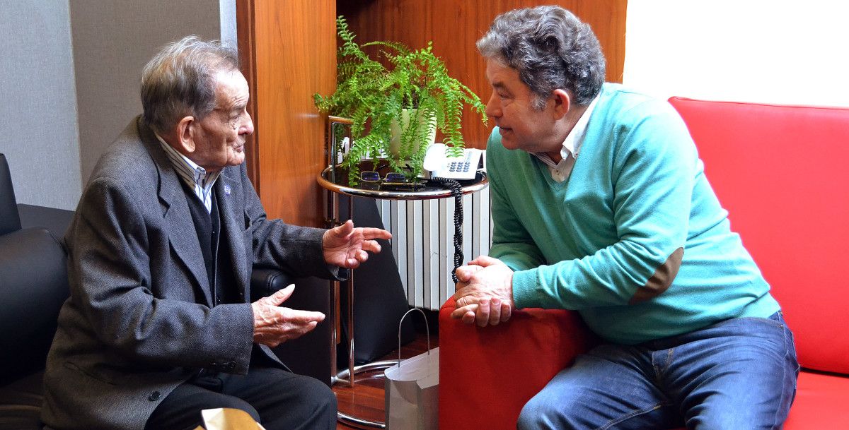 Fernando Molina en la visita al Concello para celebrar los 101 años