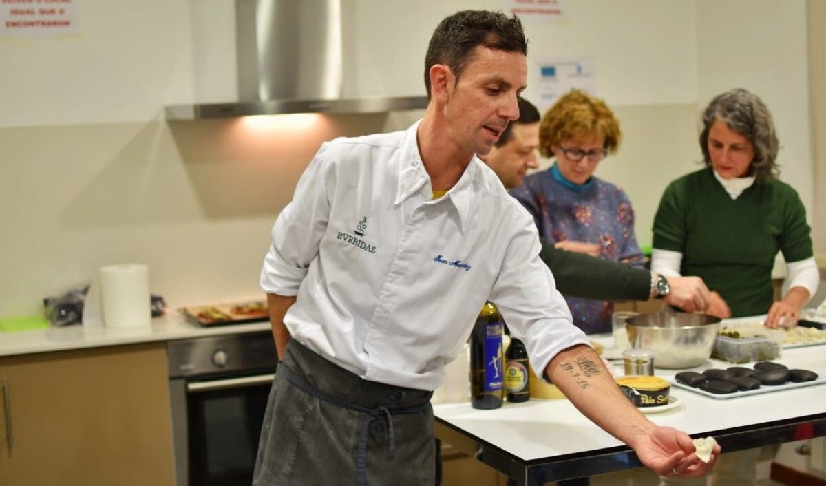 Clase de preparación del lacón con grelos con el chef Iván Méndez