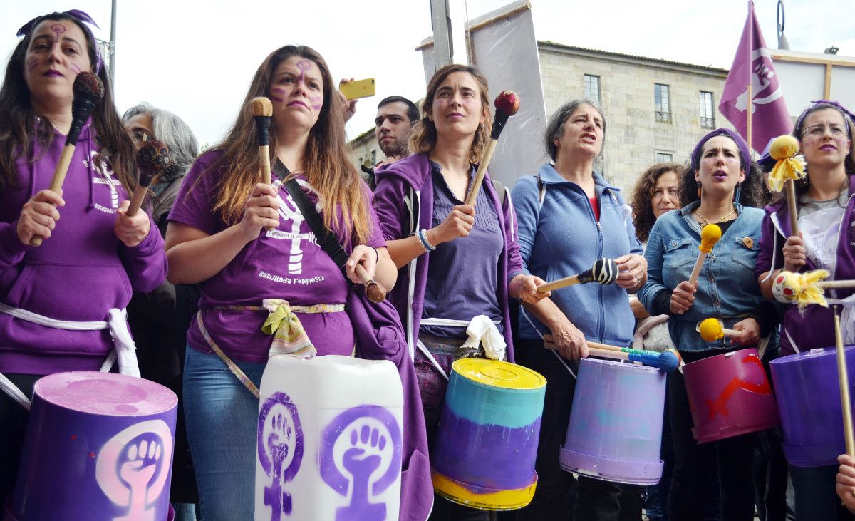 Concentración feminista en la Praza da Ferrería por el 8M