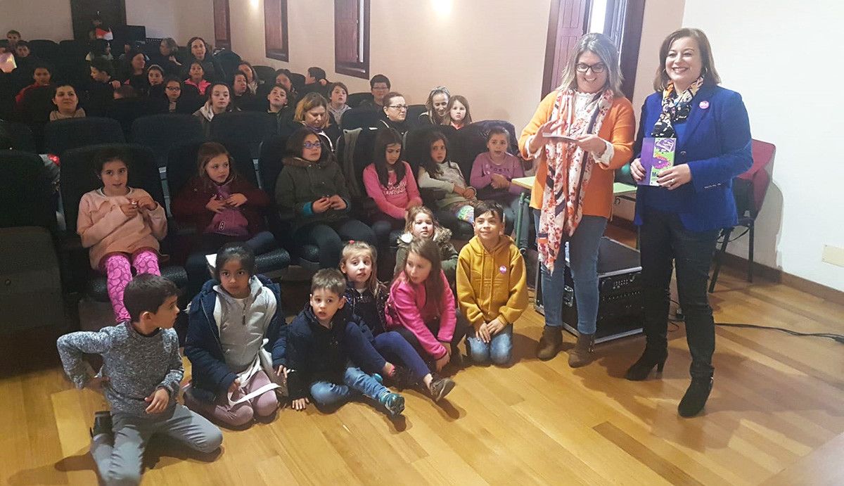 Presentación de "O libro violeta das nenas e nenos de Moraña"