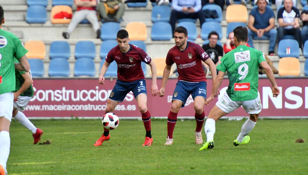 Nacho López y Churre, en el partido entre Pontevedra y Guijuelo en Pasarón