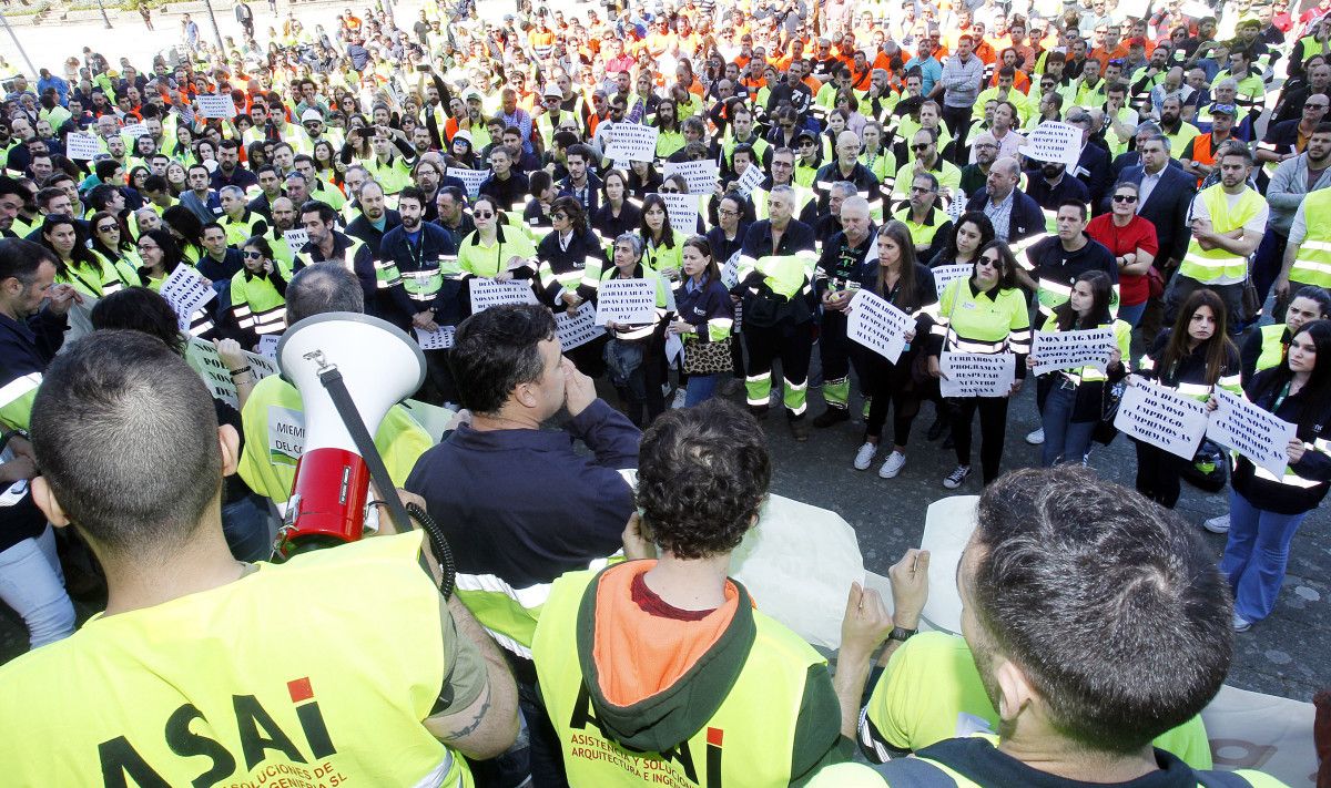 Movilización de los trabajadores de la fábrica de ENCE en Lourizán y de sus empresas auxiliares