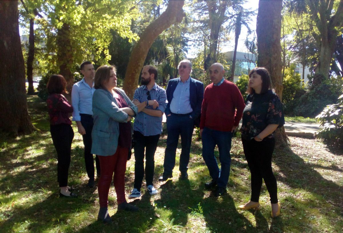 Visita del PSOE a los jardines de la UNED