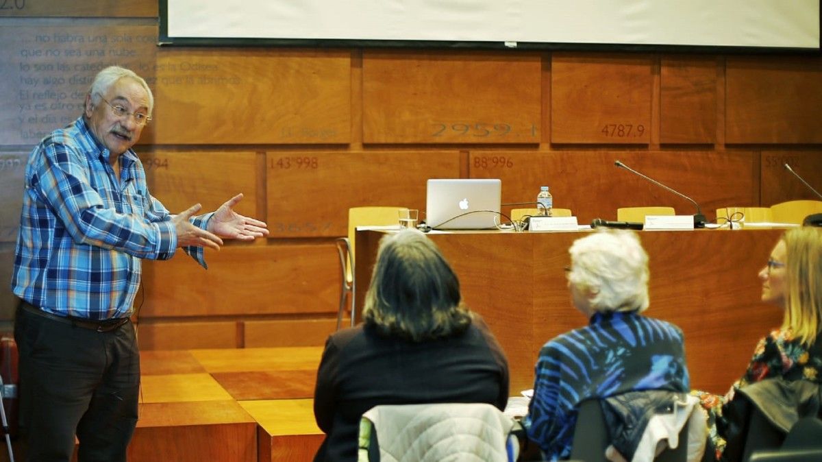 Intervención de César Mosquera en una conferencia en Cádiz