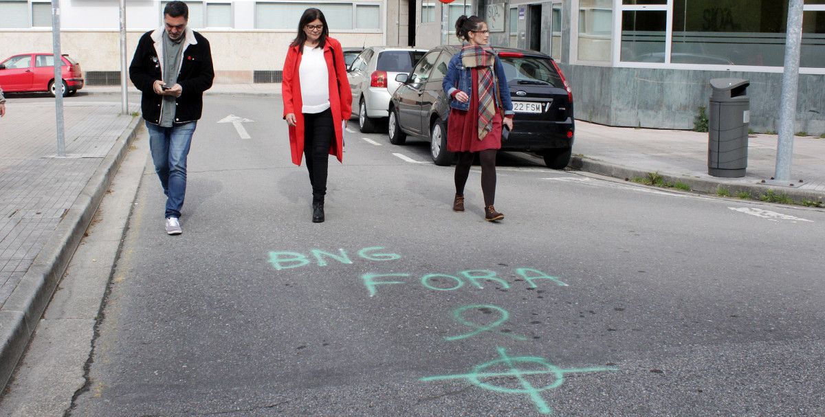 Pintadas frente a la casa de Carme da Silva