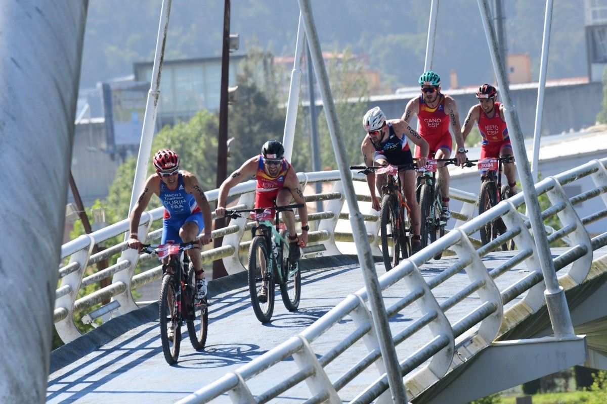 Competición de grupos de edad do Mundial de triatlón cross en Pontevedra