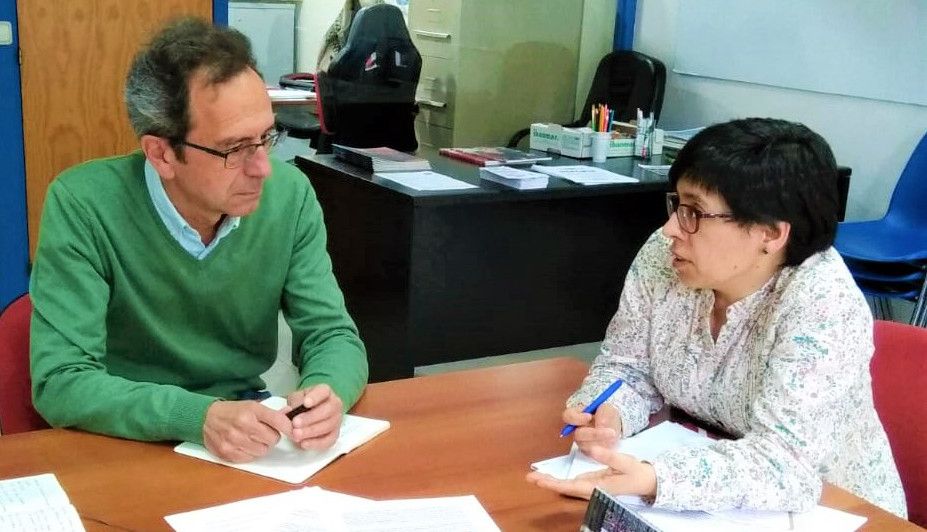 Luis Rei con la representante de la Coordinadora de Traballadores de Normalización Liguística