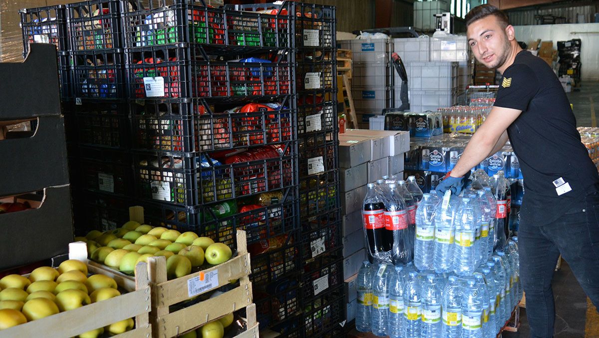 Alimentos recaudados en la gala solidaria de Curro