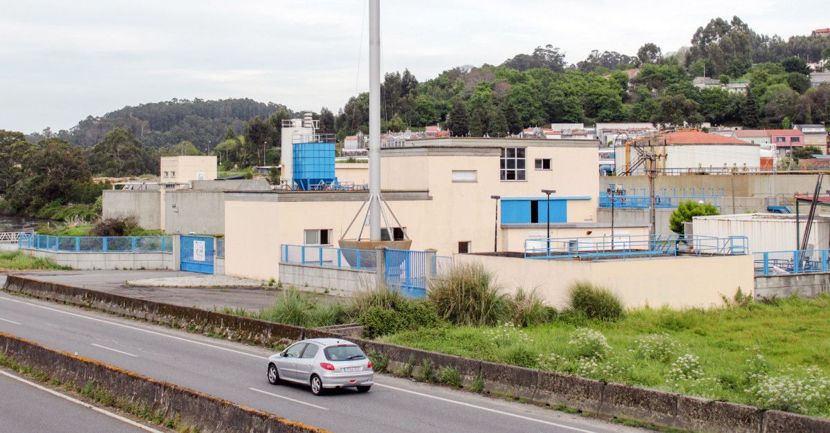 Instalaciones de la depuradora de Os Praceres desde la avenida de Marín