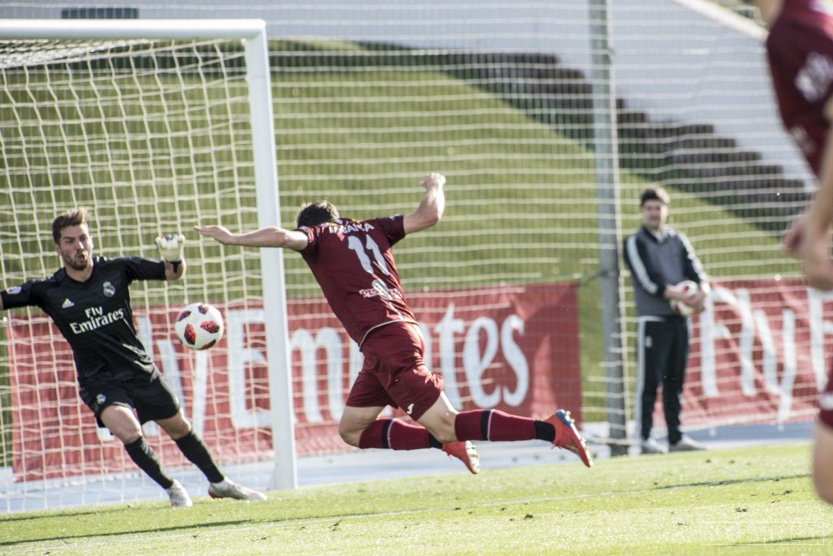 Remate de Arruabarrena que significó el gol del triunfo del Pontevedra en Valdebebas