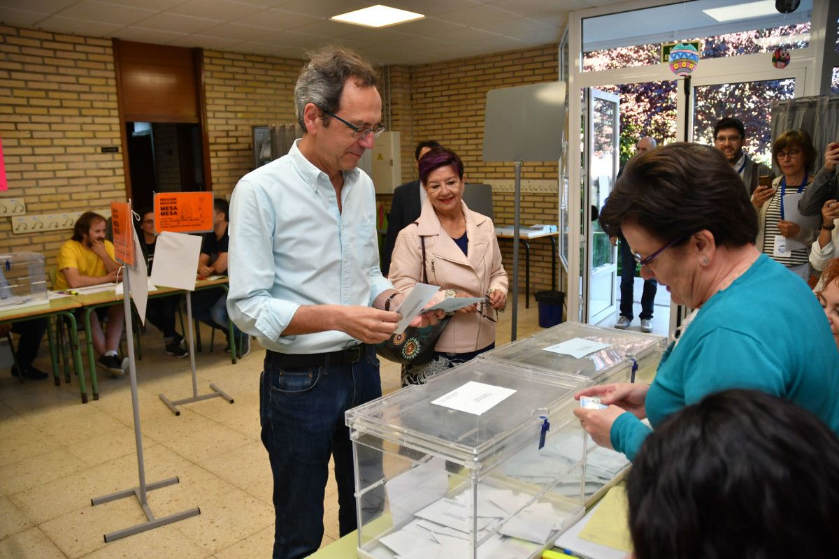 Luis Rei votando en las elecciones municipales del 26M