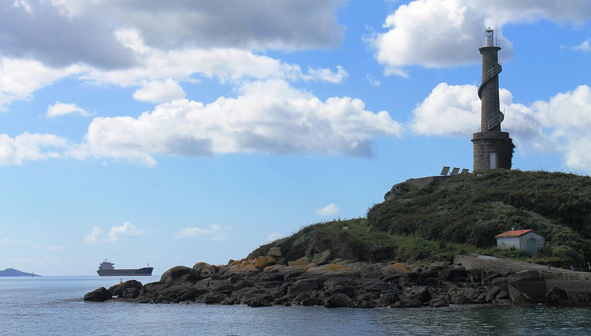 Faro de la isla de Tambo