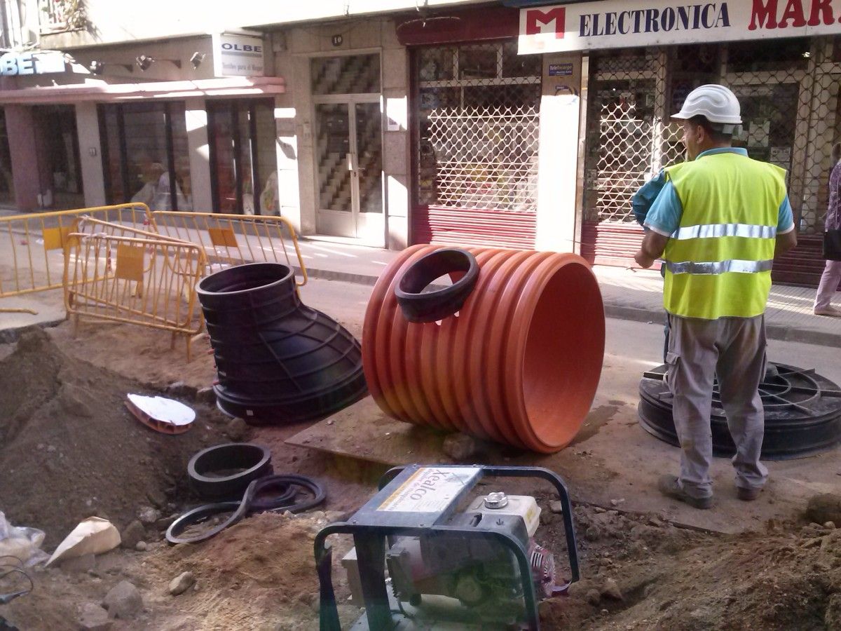 Obras de la segunda fase de la reforma urbana en la calle Santa Clara