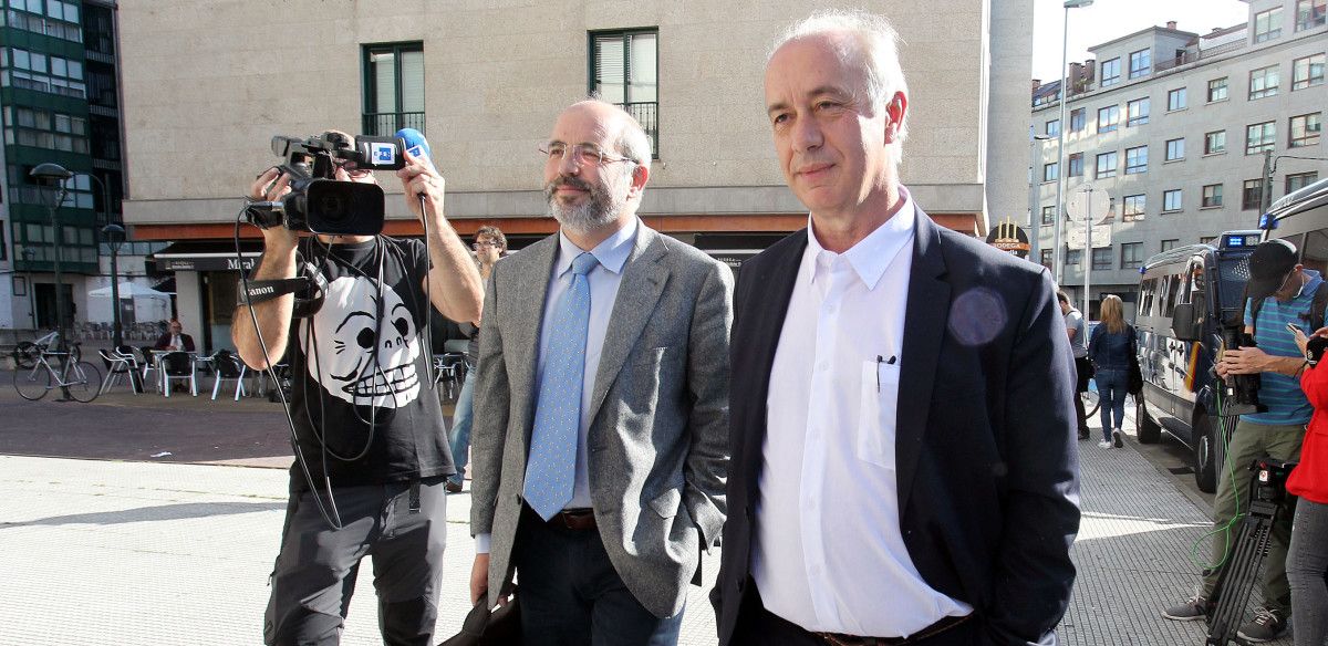 Gonzalo Durán, alcalde de Vilanova, a la llegada a los juzgados de A Parda