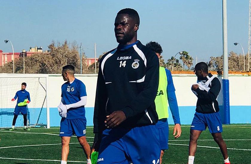 Sana N'Diaye en un entrenamiento con la Balompédica Linense