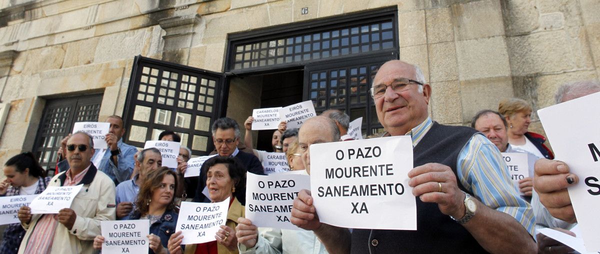 Vecinos de Mourente y Bora acudieron al Pleno para reclamar saneamiento