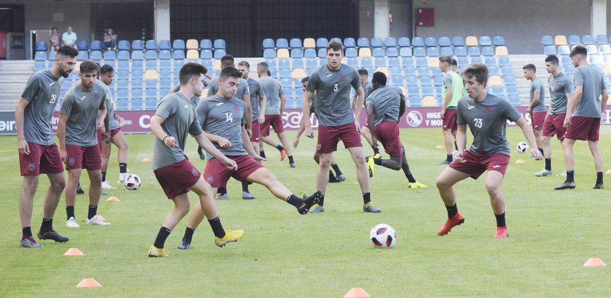 Pacheco (izquierda), los hermanos Barbeito (centro) e Iñaki (derecha) entrenando con el Pontevedra