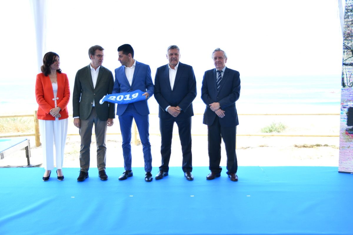 La última vez que se vieron Feijóo y Andrés Díaz fue en la ceremonia de entrega de banderas azules