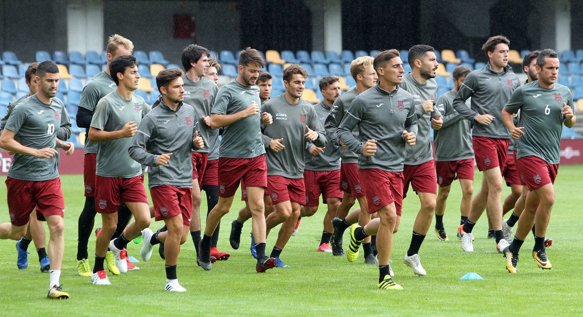 Luismi podrá contar con todo el equipo, excepto con tres jugadores, para el primer partido de liga