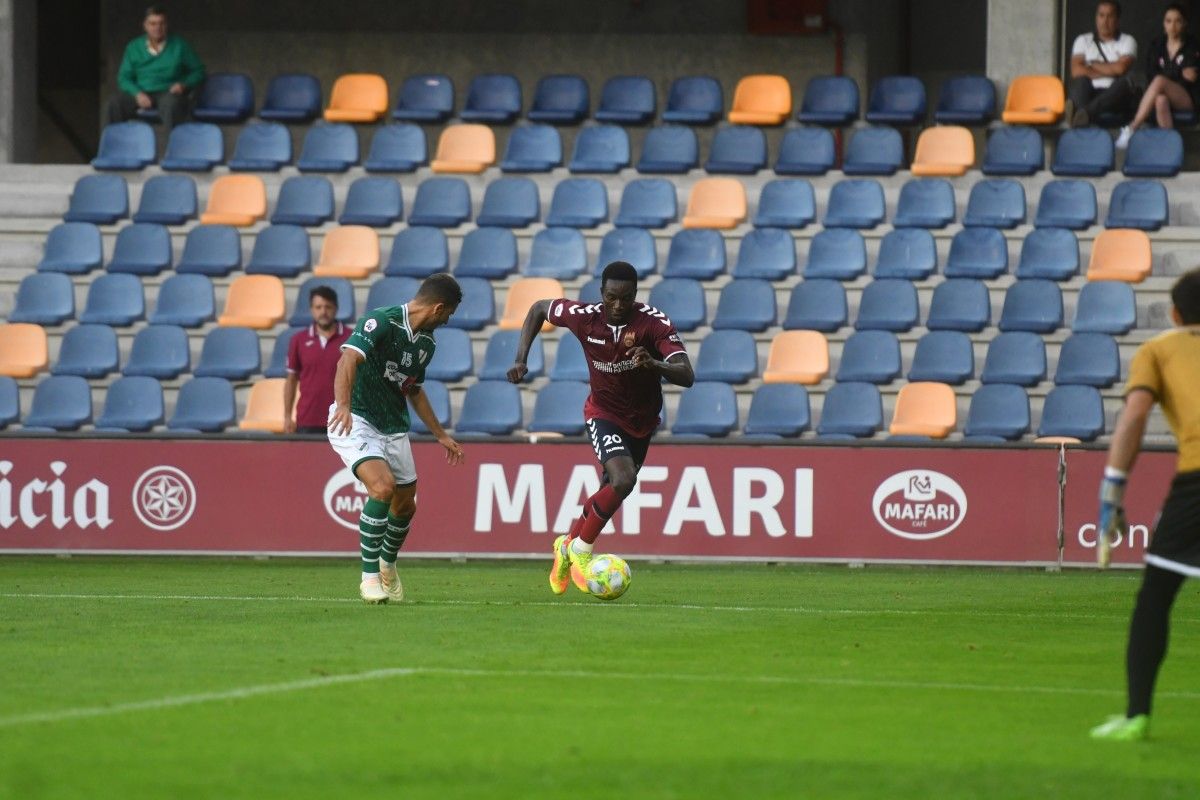 El Pontevedra vence al Coruxo en el primer partido de liga