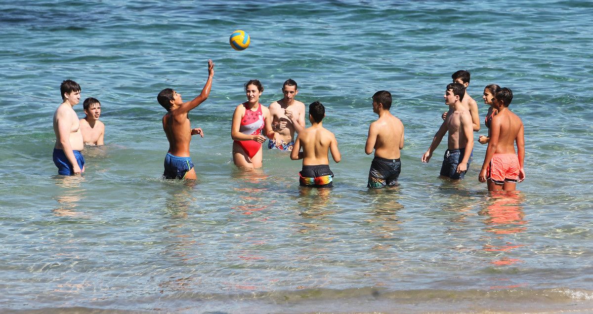 El Waterpolo Pontevedra inicia la pretemporada en la playa