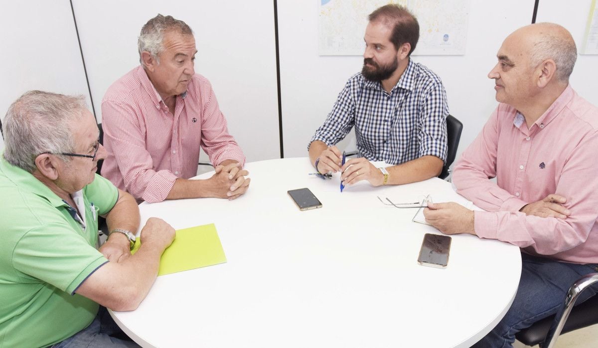 Reunión de Iván Puentes y Tino Fernández con representantes de Vaipolorío