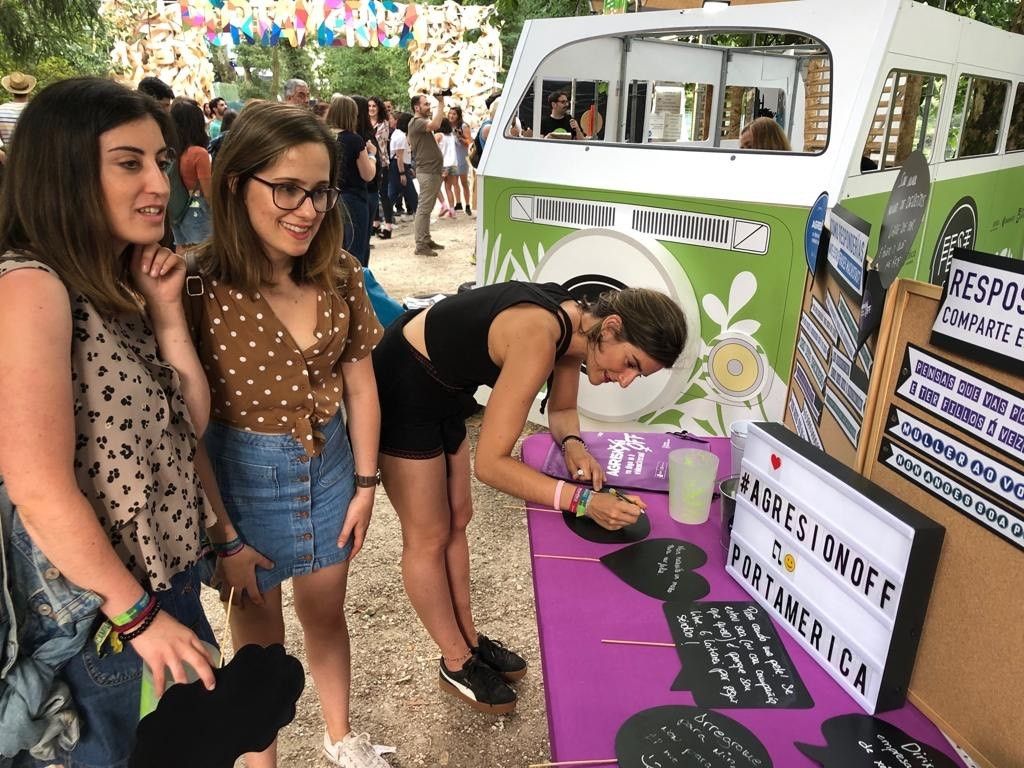 Stand de la campaña "Agresión OFF. Eu digo non á violencia sexual" en el Festival PortAmérica