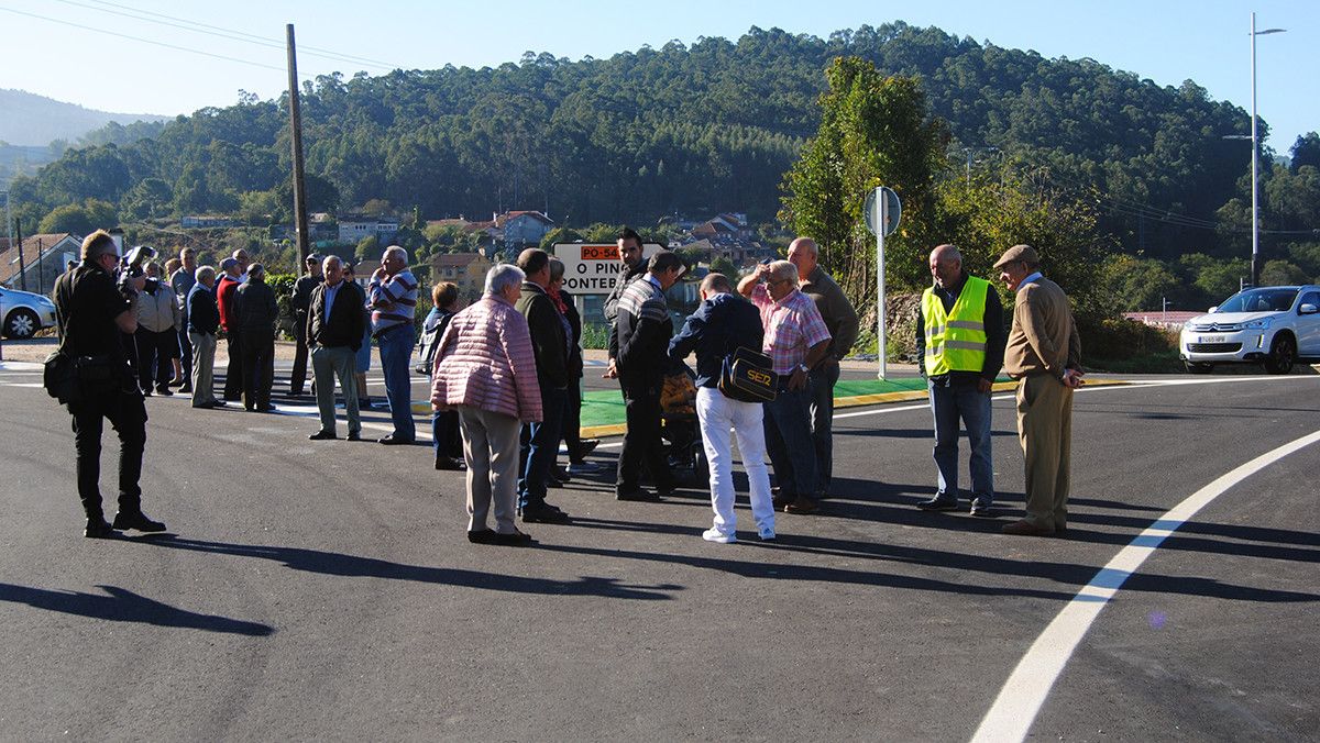 Protesta vecinal por la falta de pasos de peatones en la Rolda Leste