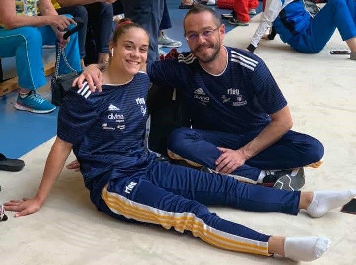 Melania Rodríguez y su entrenador, Pablo Hinojar, en la Copa del Mundo de Valladolid