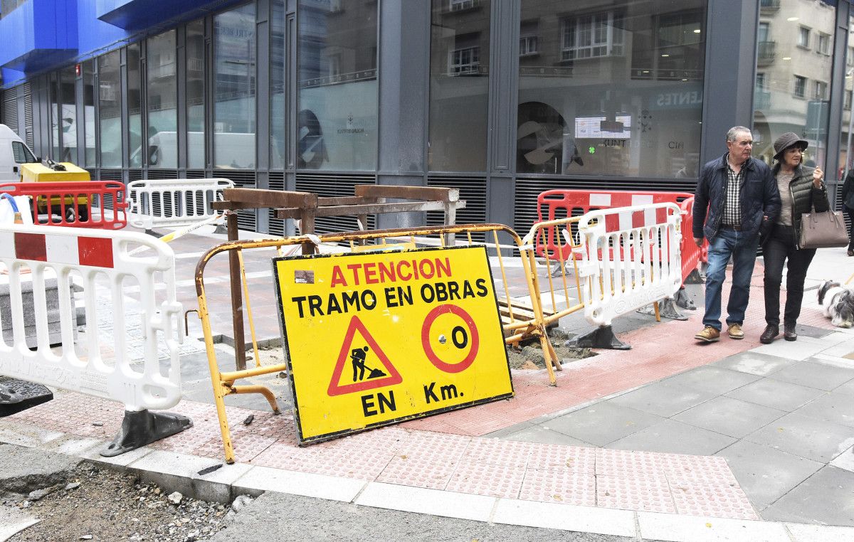 El alcalde de Pontevedra, Miguel Anxo Fernández Lores, visita las obras de la calle Lepanto