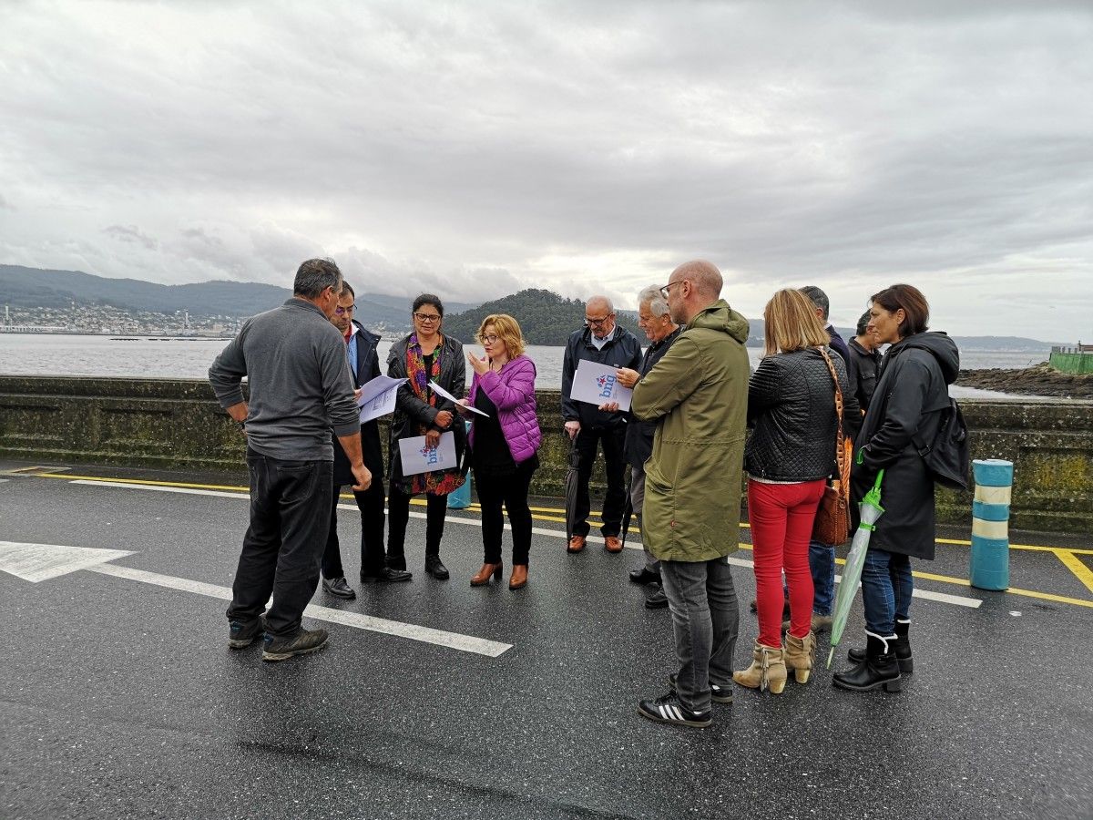 Encuentro de Carme da Silva (BNG) con representantes del sector pesquero en Poio